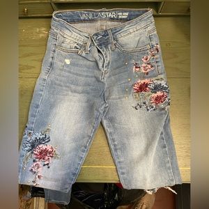 Ripped flower skinny jeans